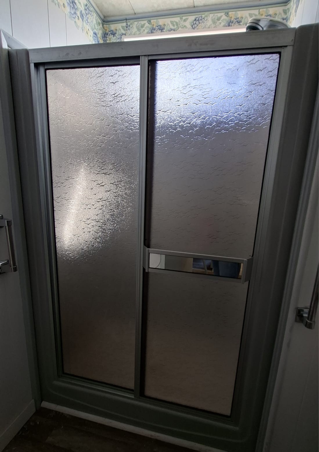 Cancel de baño con cristal esmerilado satinado - Vidriera Monza Mexicali