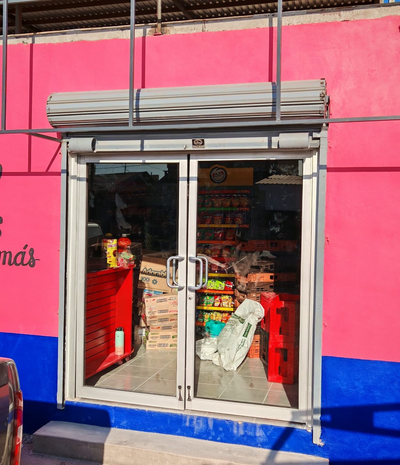 Frente comercial y cancelería con cortina de seguridad - Vidriera Monza Mexicali