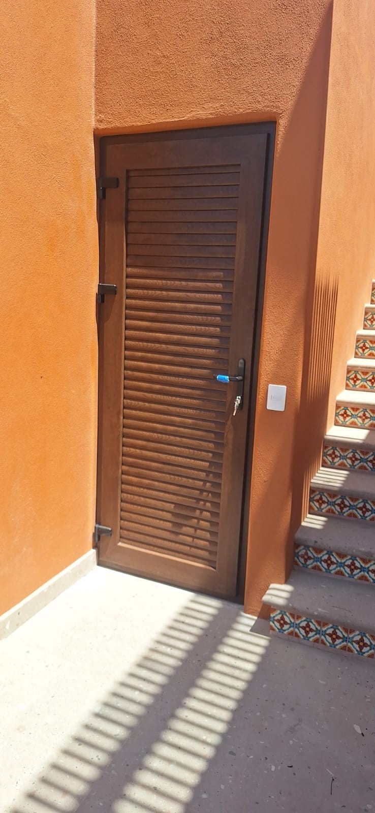 Portón y persianas para canceles y patios exteriores - Vidriera Monza Mexicali