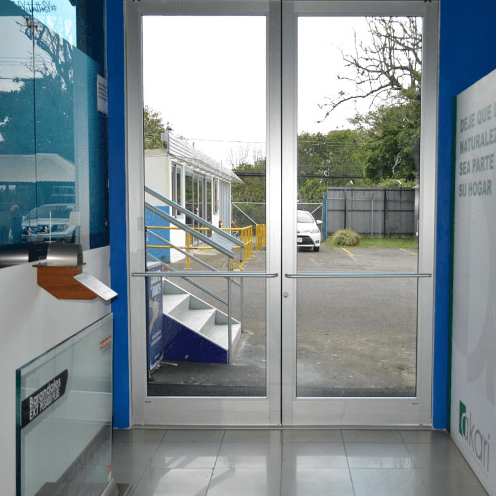 Puertas dobles comerciales de acceso institucional - Vidriera Monza Mexicali